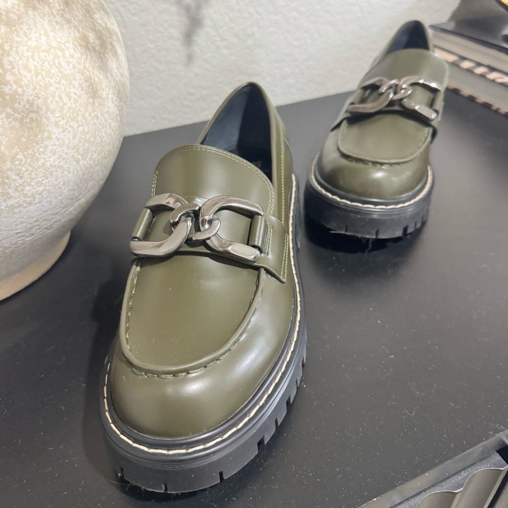 Marc Fisher Green Chunky Loafers with Glossy Finish - Picture 3 of 11